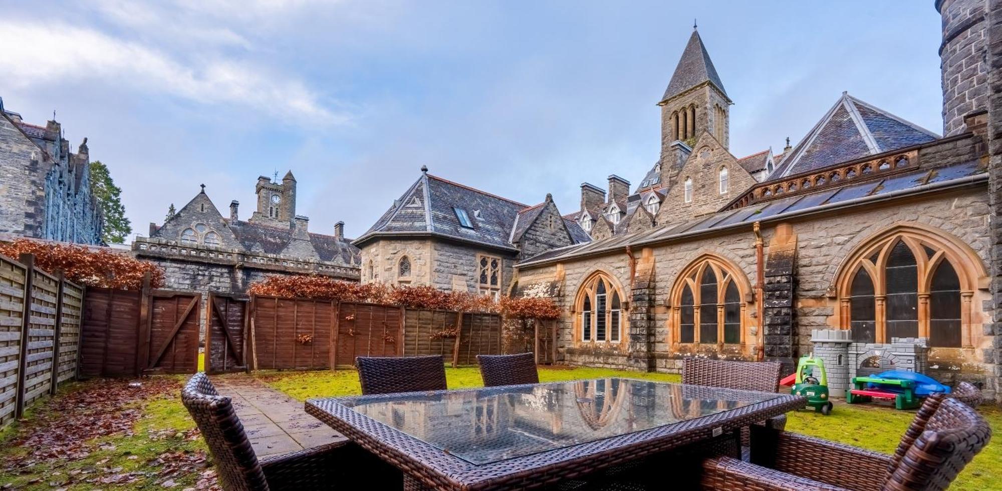 Apartment Abbey Church 9 The Nave 2 Bedroom Luxury Self Catering In Historic Abbey *